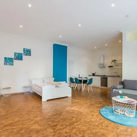 Dr Friedrichshain * ベルリン